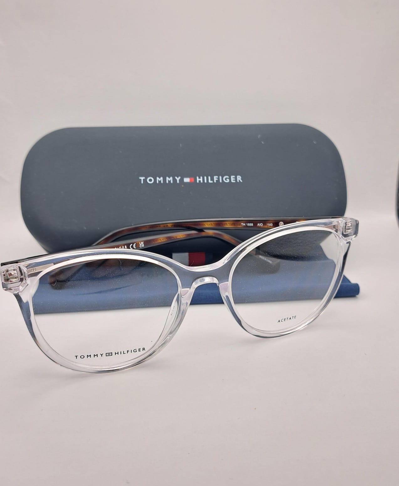 TOMMY HILFIGER