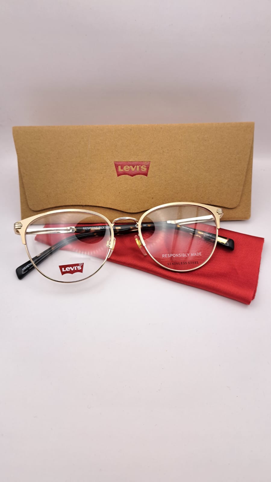 Levis