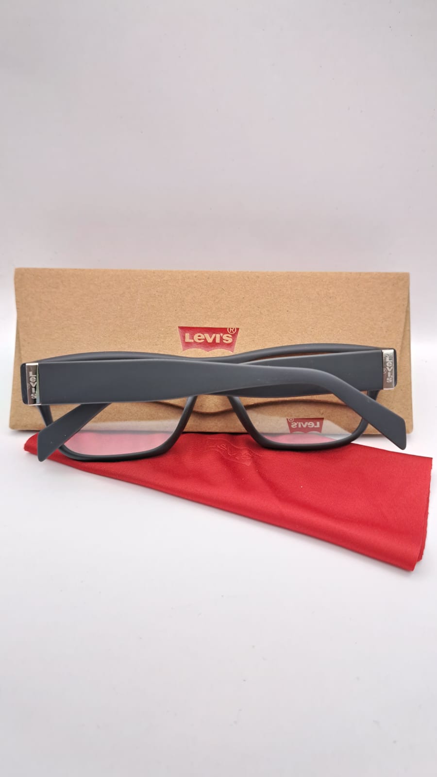 Levis
